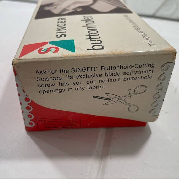 Singer Buttonholer In VINTAGE 1960? Original Box Makes Perfect Buttonholes - Picture 4 of 8